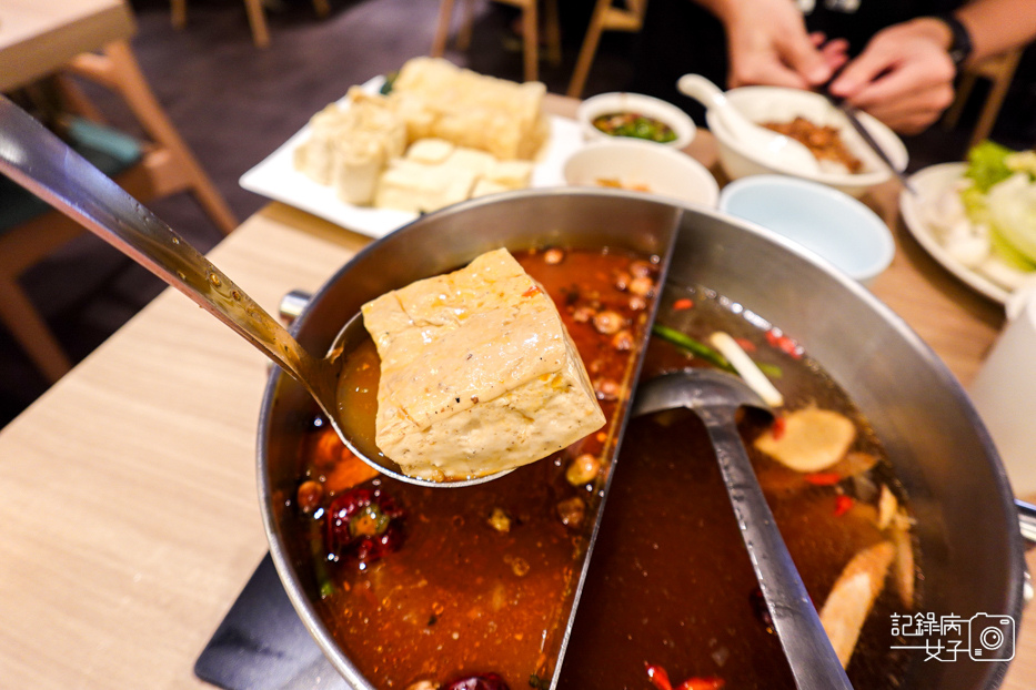21汆食作伙鍋麻辣鍋霜降牛自助吧海燕窩甜點飲品吃到飽.jpg