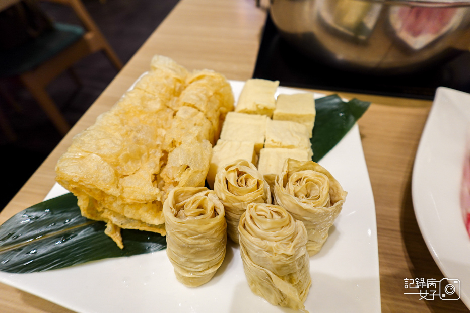 27汆食作伙鍋麻辣鍋霜降牛自助吧海燕窩甜點飲品吃到飽.jpg