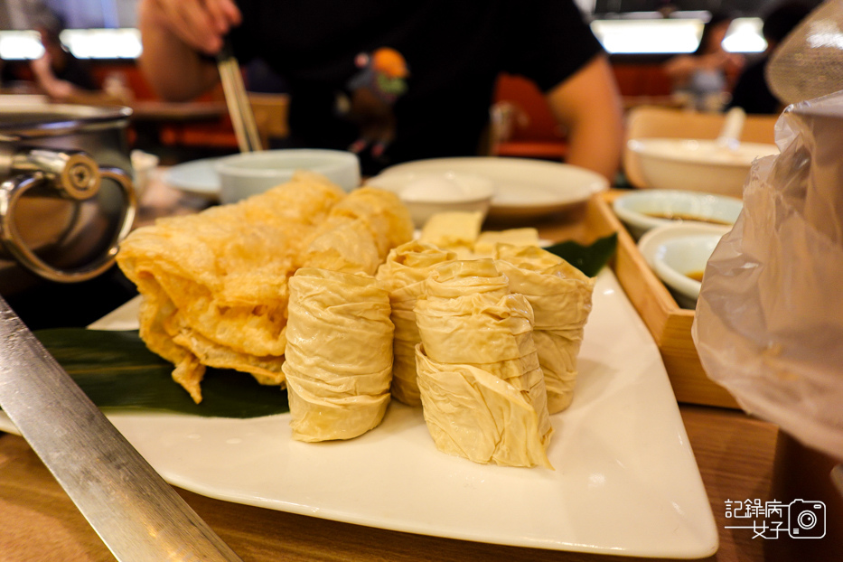 28汆食作伙鍋麻辣鍋霜降牛自助吧海燕窩甜點飲品吃到飽.jpg