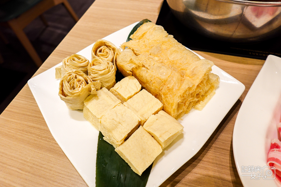 26汆食作伙鍋麻辣鍋霜降牛自助吧海燕窩甜點飲品吃到飽.jpg