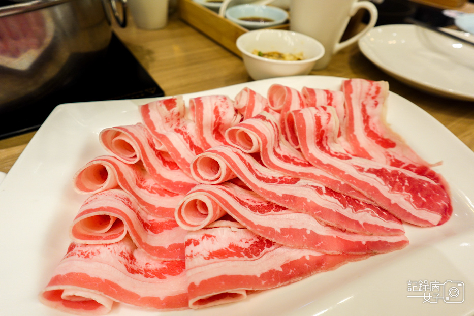 34汆食作伙鍋麻辣鍋霜降牛自助吧海燕窩甜點飲品吃到飽.jpg
