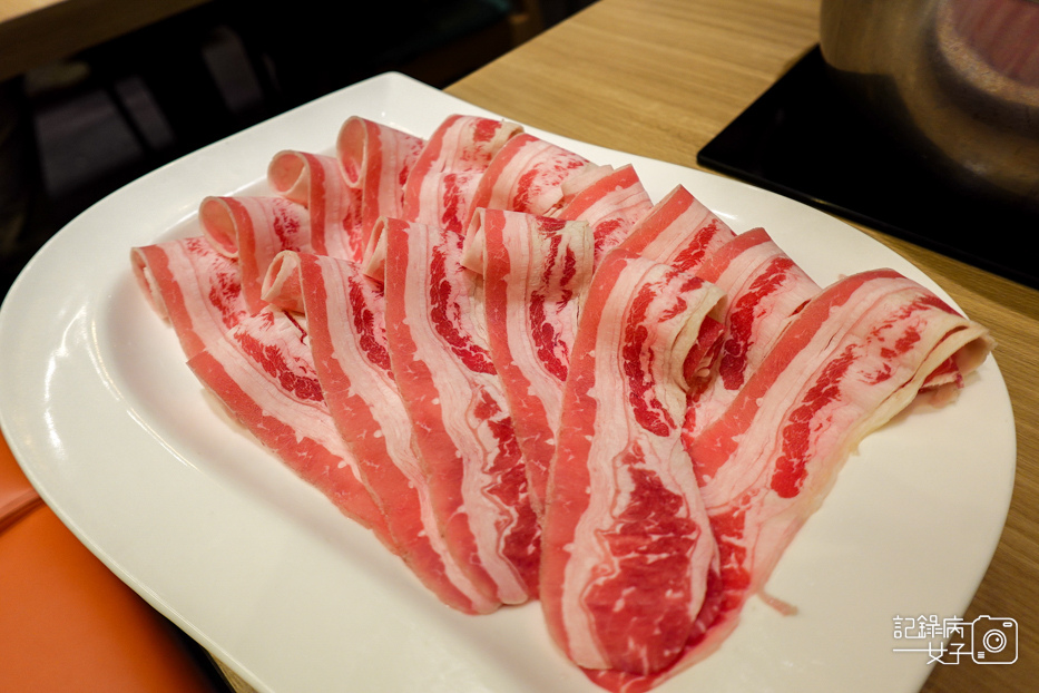 33汆食作伙鍋麻辣鍋霜降牛自助吧海燕窩甜點飲品吃到飽.jpg