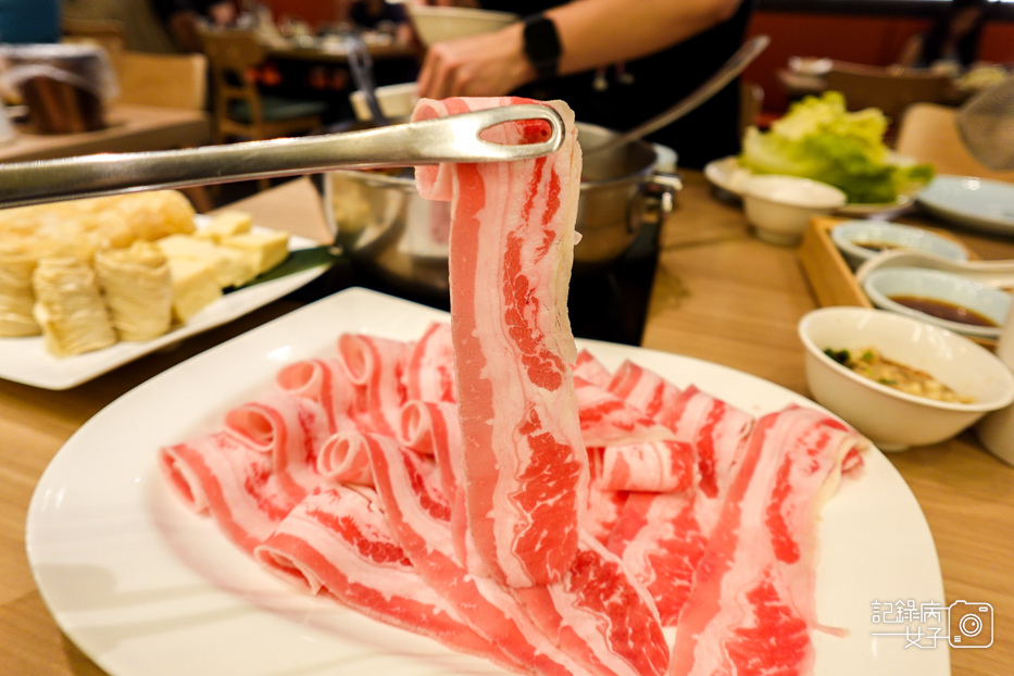 35汆食作伙鍋麻辣鍋霜降牛自助吧海燕窩甜點飲品吃到飽.jpg