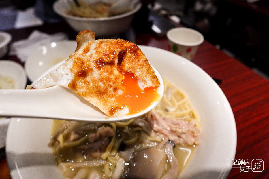 31林森北路宵夜雞湯榮麵食館雞白湯剝皮辣椒雞湯燒賣.jpg