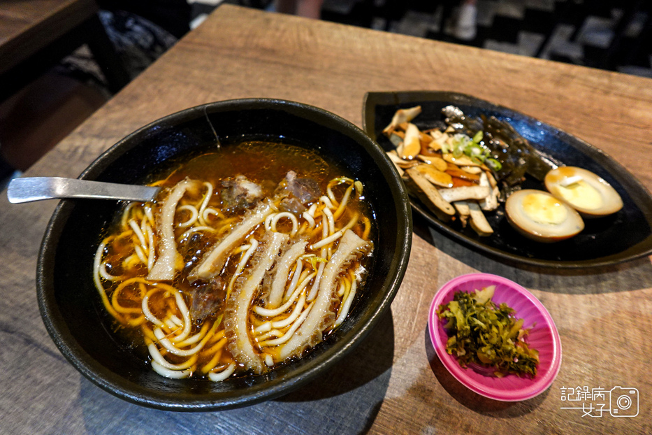 13台北內湖阿助牛肉麵阿肋牛肉麵東湖牛肚雙拼麵滷味小點.jpg