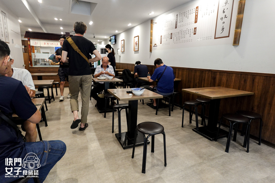 3光復內湖三重美食宵夜東引快刀手滷味牛肉麵招牌牛油麻醬拌麵紅油炒手.jpg
