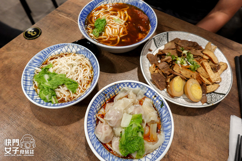 12光復內湖三重美食宵夜東引快刀手滷味牛肉麵招牌牛油麻醬拌麵紅油炒手.jpg
