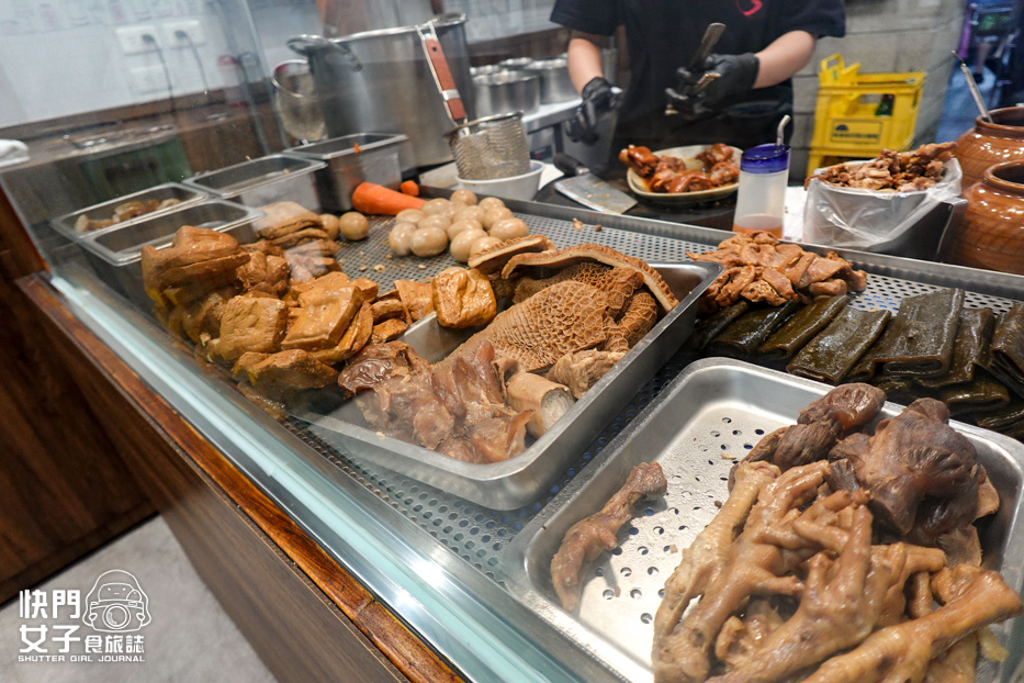 8光復內湖三重美食宵夜東引快刀手滷味牛肉麵招牌牛油麻醬拌麵紅油炒手.jpg