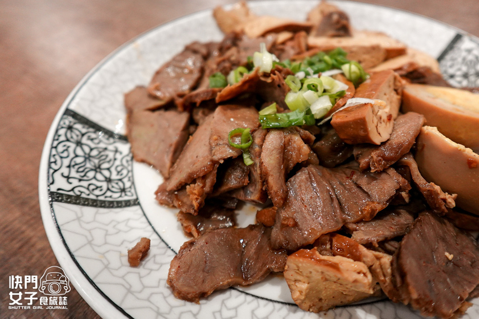22光復內湖三重美食宵夜東引快刀手滷味牛肉麵招牌牛油麻醬拌麵紅油炒手.jpg