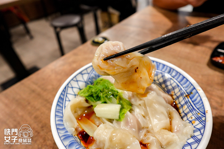 20光復內湖三重美食宵夜東引快刀手滷味牛肉麵招牌牛油麻醬拌麵紅油炒手.jpg