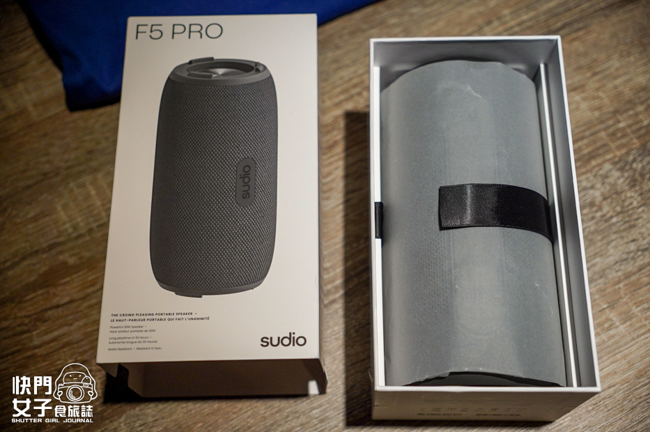 1 Sony Sudio F5 Pro 藍芽音響開箱低音喇叭極簡風.jpg 1 Sony Sudio F5 Pro 藍芽音響開箱低音喇叭極簡風.jpg