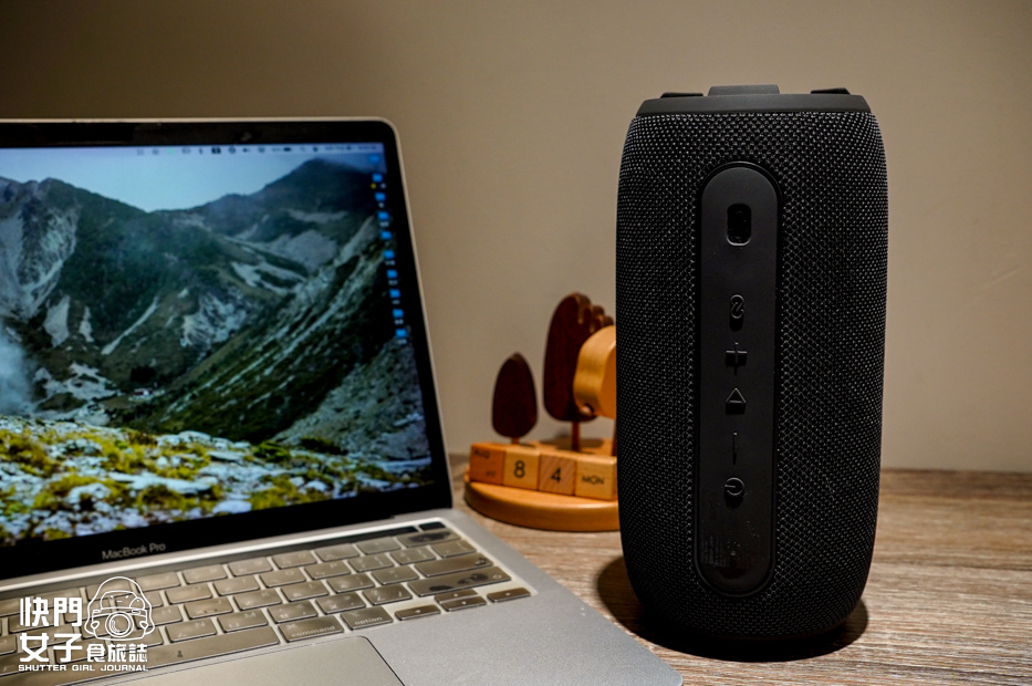 4 Sony Sudio F5 Pro 藍芽音響開箱低音喇叭極簡風.jpg 4 Sony Sudio F5 Pro 藍芽音響開箱低音喇叭極簡風.jpg