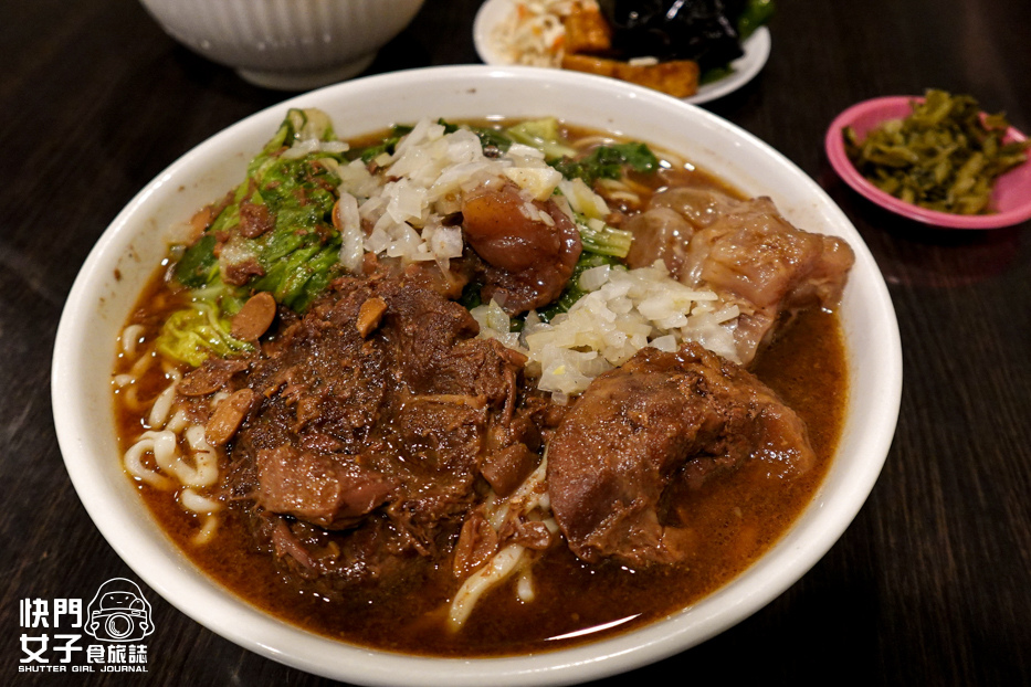 16台北信義區虎林街美食牛味餐館乾半牛肉麵半筋半肉麵小菜自助夾.jpg 16台北信義區虎林街美食牛味餐館乾半牛肉麵半筋半肉麵小菜自助夾.jpg