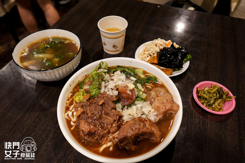 15台北信義區虎林街美食牛味餐館乾半牛肉麵半筋半肉麵小菜自助夾.jpg 15台北信義區虎林街美食牛味餐館乾半牛肉麵半筋半肉麵小菜自助夾.jpg
