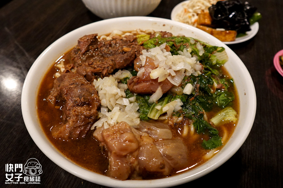 17台北信義區虎林街美食牛味餐館乾半牛肉麵半筋半肉麵小菜自助夾.jpg 17台北信義區虎林街美食牛味餐館乾半牛肉麵半筋半肉麵小菜自助夾.jpg