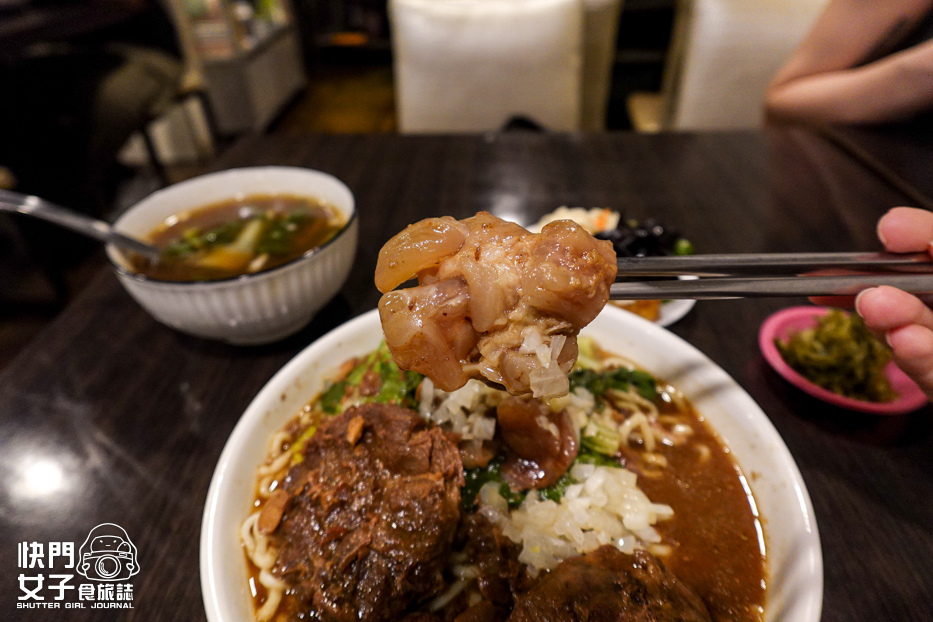 19台北信義區虎林街美食牛味餐館乾半牛肉麵半筋半肉麵小菜自助夾.jpg 19台北信義區虎林街美食牛味餐館乾半牛肉麵半筋半肉麵小菜自助夾.jpg