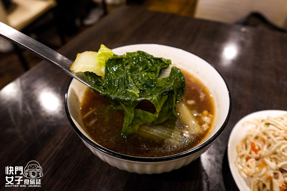 22台北信義區虎林街美食牛味餐館乾半牛肉麵半筋半肉麵小菜自助夾.jpg 22台北信義區虎林街美食牛味餐館乾半牛肉麵半筋半肉麵小菜自助夾.jpg