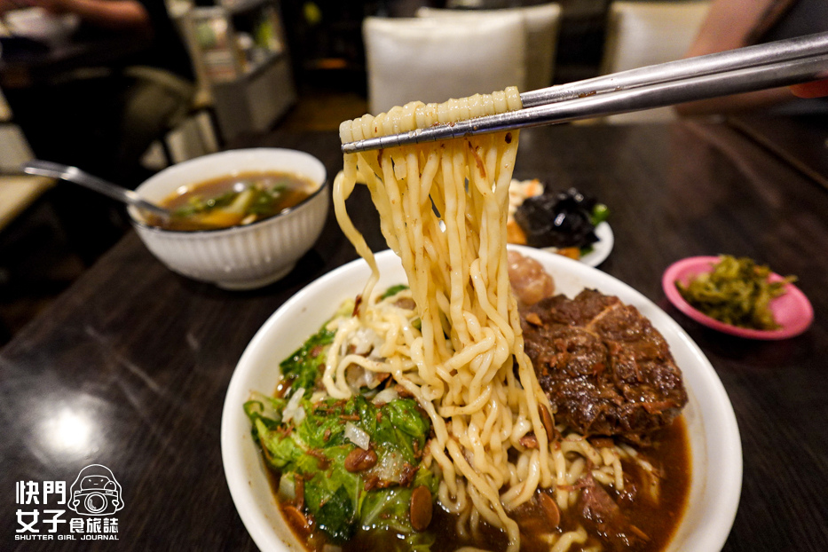 20台北信義區虎林街美食牛味餐館乾半牛肉麵半筋半肉麵小菜自助夾.jpg 20台北信義區虎林街美食牛味餐館乾半牛肉麵半筋半肉麵小菜自助夾.jpg