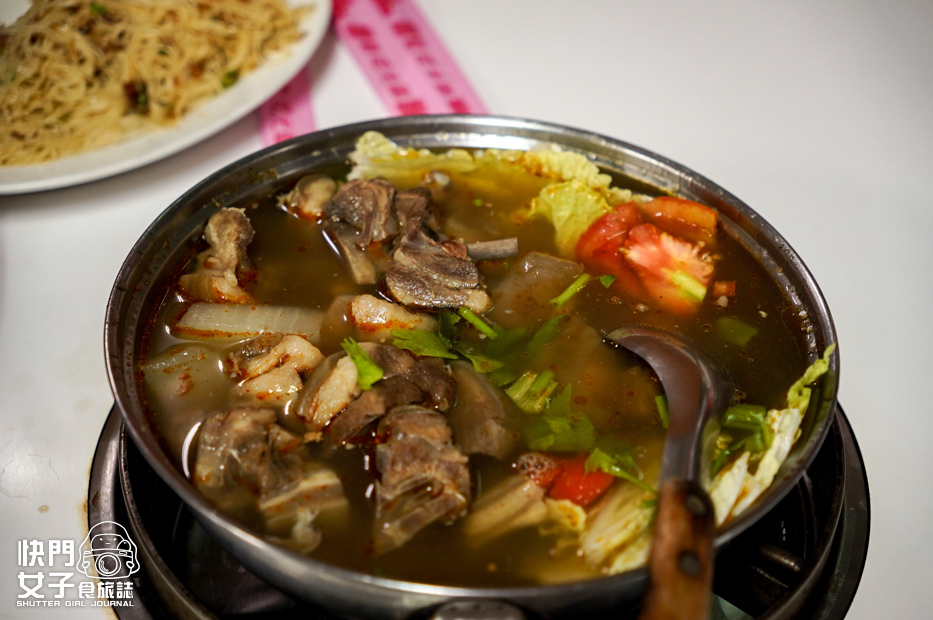 15南投水里羊肉王招牌當歸羊肉爐紅燒羊腩麵線豬肚.jpg 15南投水里羊肉王招牌當歸羊肉爐紅燒羊腩麵線豬肚.jpg