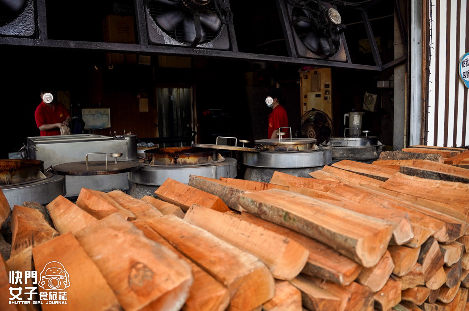 3南投鹿谷美食35甕缸雞鹿谷總店甕仔雞三杯中卷金沙蝦球水蓮合菜推薦.jpg 3南投鹿谷美食35甕缸雞鹿谷總店甕仔雞三杯中卷金沙蝦球水蓮合菜推薦.jpg