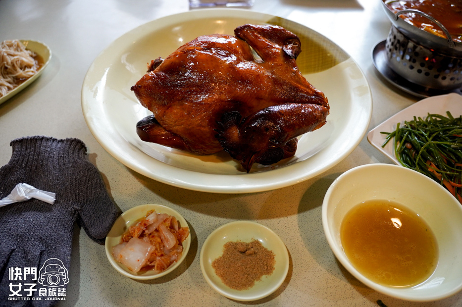 13南投鹿谷美食35甕缸雞鹿谷總店甕仔雞三杯中卷金沙蝦球水蓮合菜推薦.jpg 13南投鹿谷美食35甕缸雞鹿谷總店甕仔雞三杯中卷金沙蝦球水蓮合菜推薦.jpg