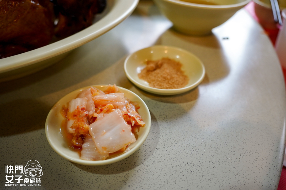 15南投鹿谷美食35甕缸雞鹿谷總店甕仔雞三杯中卷金沙蝦球水蓮合菜推薦.jpg 15南投鹿谷美食35甕缸雞鹿谷總店甕仔雞三杯中卷金沙蝦球水蓮合菜推薦.jpg