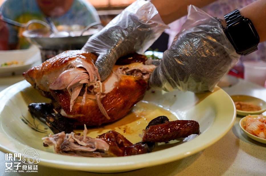 16南投鹿谷美食35甕缸雞鹿谷總店甕仔雞三杯中卷金沙蝦球水蓮合菜推薦.jpg 16南投鹿谷美食35甕缸雞鹿谷總店甕仔雞三杯中卷金沙蝦球水蓮合菜推薦.jpg