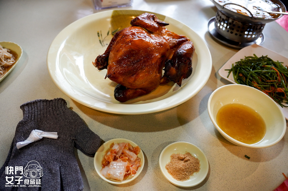 12南投鹿谷美食35甕缸雞鹿谷總店甕仔雞三杯中卷金沙蝦球水蓮合菜推薦.jpg 12南投鹿谷美食35甕缸雞鹿谷總店甕仔雞三杯中卷金沙蝦球水蓮合菜推薦.jpg