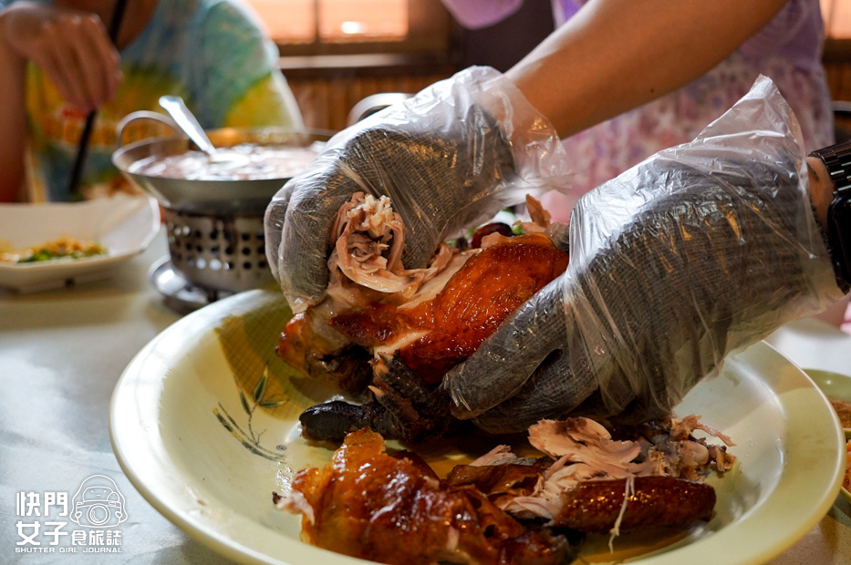 17南投鹿谷美食35甕缸雞鹿谷總店甕仔雞三杯中卷金沙蝦球水蓮合菜推薦.jpg 17南投鹿谷美食35甕缸雞鹿谷總店甕仔雞三杯中卷金沙蝦球水蓮合菜推薦.jpg