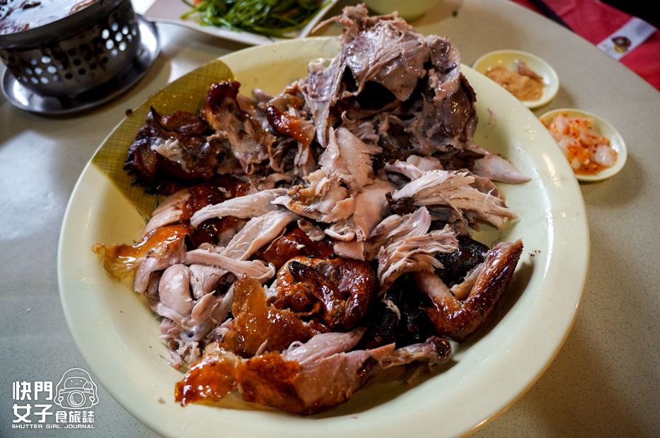 19南投鹿谷美食35甕缸雞鹿谷總店甕仔雞三杯中卷金沙蝦球水蓮合菜推薦.jpg 19南投鹿谷美食35甕缸雞鹿谷總店甕仔雞三杯中卷金沙蝦球水蓮合菜推薦.jpg