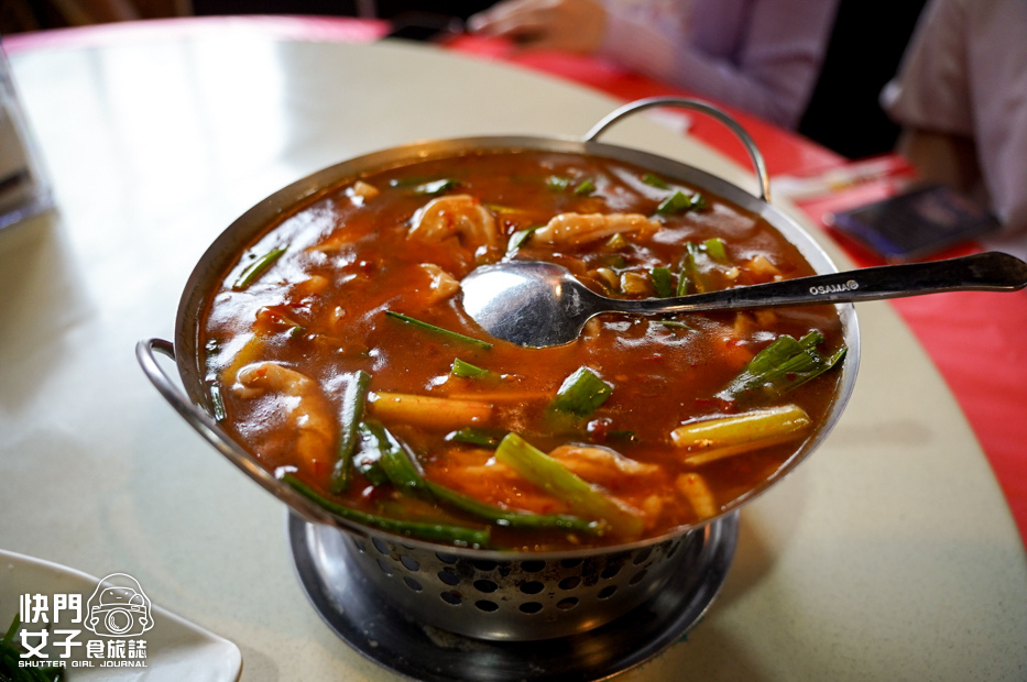 25南投鹿谷美食35甕缸雞鹿谷總店甕仔雞三杯中卷金沙蝦球水蓮合菜推薦.jpg 25南投鹿谷美食35甕缸雞鹿谷總店甕仔雞三杯中卷金沙蝦球水蓮合菜推薦.jpg