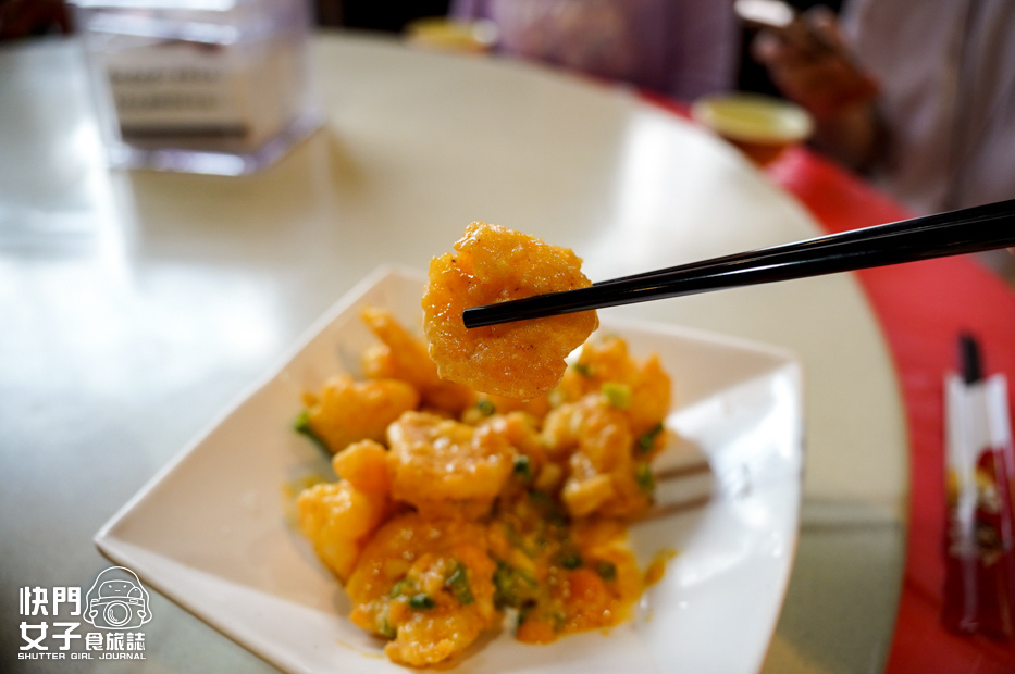 28南投鹿谷美食35甕缸雞鹿谷總店甕仔雞三杯中卷金沙蝦球水蓮合菜推薦.jpg 28南投鹿谷美食35甕缸雞鹿谷總店甕仔雞三杯中卷金沙蝦球水蓮合菜推薦.jpg