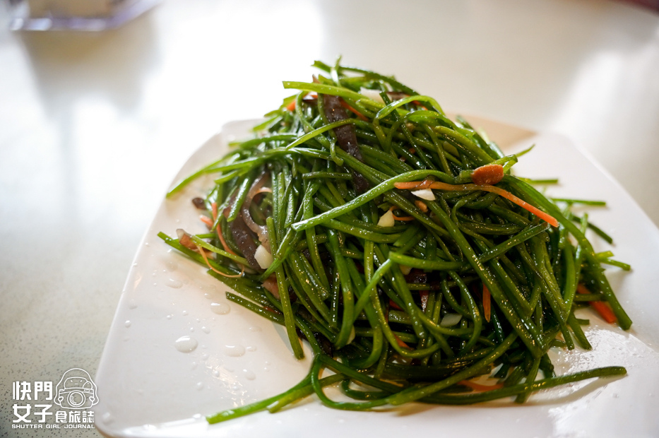 36南投鹿谷美食35甕缸雞鹿谷總店甕仔雞三杯中卷金沙蝦球水蓮合菜推薦.jpg 36南投鹿谷美食35甕缸雞鹿谷總店甕仔雞三杯中卷金沙蝦球水蓮合菜推薦.jpg