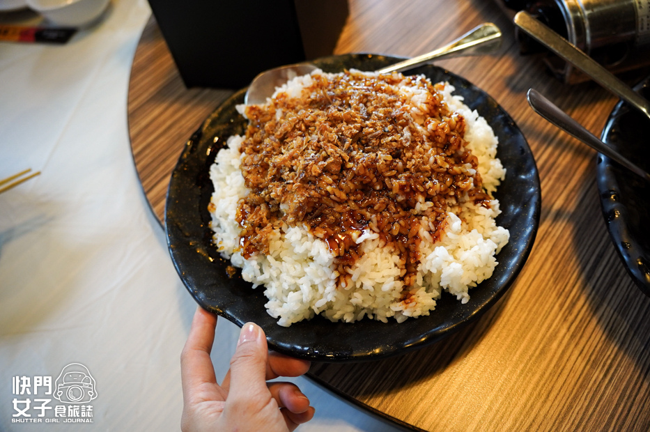 22台中美食東山棧米其林必比登甕缸雞雞油拌飯滷蹄膀.jpg 22台中美食東山棧米其林必比登甕缸雞雞油拌飯滷蹄膀.jpg