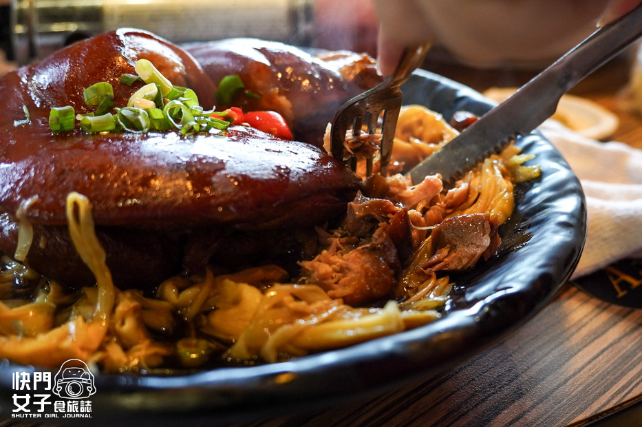 26台中美食東山棧米其林必比登甕缸雞雞油拌飯滷蹄膀.jpg 26台中美食東山棧米其林必比登甕缸雞雞油拌飯滷蹄膀.jpg