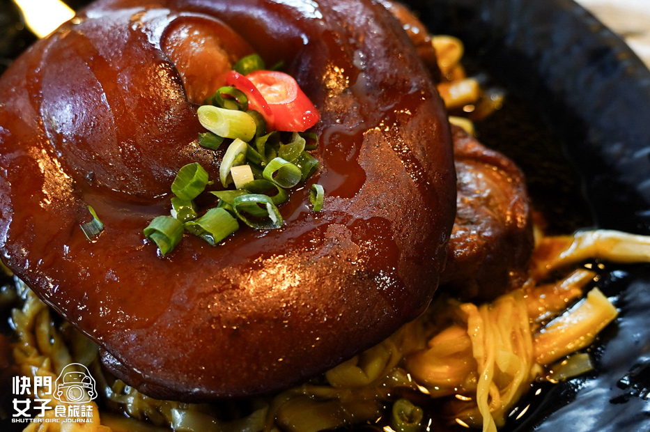 25台中美食東山棧米其林必比登甕缸雞雞油拌飯滷蹄膀.jpg 25台中美食東山棧米其林必比登甕缸雞雞油拌飯滷蹄膀.jpg