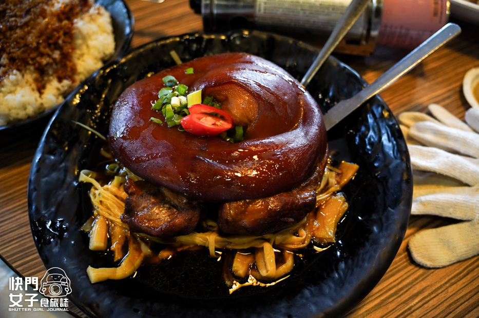 24台中美食東山棧米其林必比登甕缸雞雞油拌飯滷蹄膀.jpg 24台中美食東山棧米其林必比登甕缸雞雞油拌飯滷蹄膀.jpg