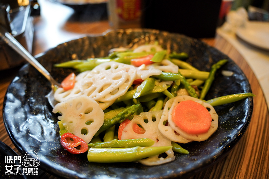 33台中美食東山棧米其林必比登甕缸雞中卷竹筍鹹豬肉.jpg 33台中美食東山棧米其林必比登甕缸雞中卷竹筍鹹豬肉.jpg