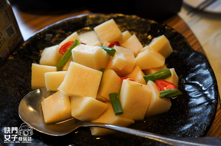 36台中美食東山棧米其林必比登甕缸雞中卷竹筍鹹豬肉.jpg 36台中美食東山棧米其林必比登甕缸雞中卷竹筍鹹豬肉.jpg