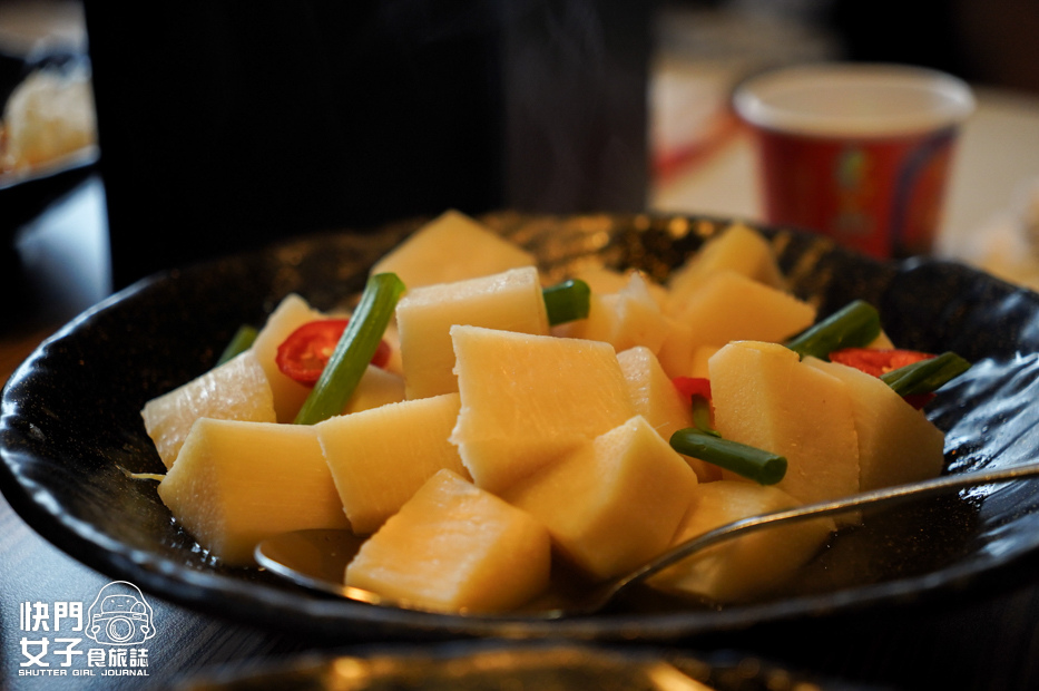 35台中美食東山棧米其林必比登甕缸雞中卷竹筍鹹豬肉.jpg 35台中美食東山棧米其林必比登甕缸雞中卷竹筍鹹豬肉.jpg