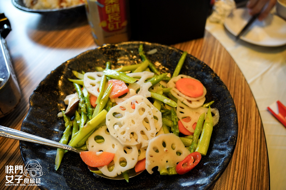 32台中美食東山棧米其林必比登甕缸雞中卷竹筍鹹豬肉.jpg 32台中美食東山棧米其林必比登甕缸雞中卷竹筍鹹豬肉.jpg