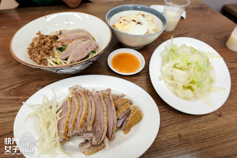 15台北大同美食延三夜市必吃金樺城鵝肉担煙燻鵝肉鵝油飯意麵.jpg 15台北大同美食延三夜市必吃金樺城鵝肉担煙燻鵝肉鵝油飯意麵.jpg