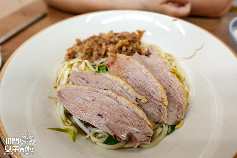 22台北大同美食延三夜市必吃金樺城鵝肉担煙燻鵝肉鵝油飯意麵.jpg 22台北大同美食延三夜市必吃金樺城鵝肉担煙燻鵝肉鵝油飯意麵.jpg