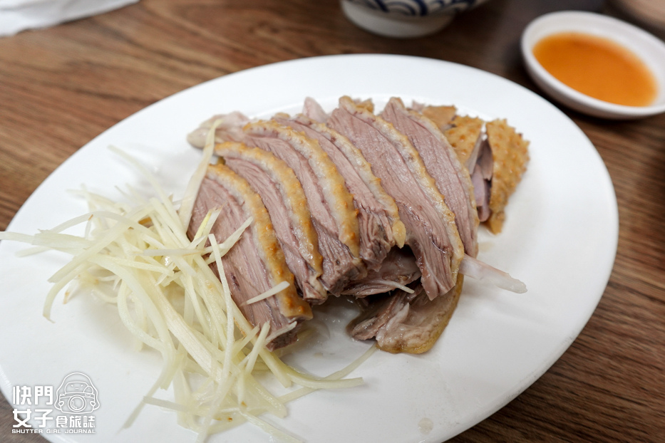 26台北大同美食延三夜市必吃金樺城鵝肉担煙燻鵝肉鵝油飯意麵.jpg 26台北大同美食延三夜市必吃金樺城鵝肉担煙燻鵝肉鵝油飯意麵.jpg