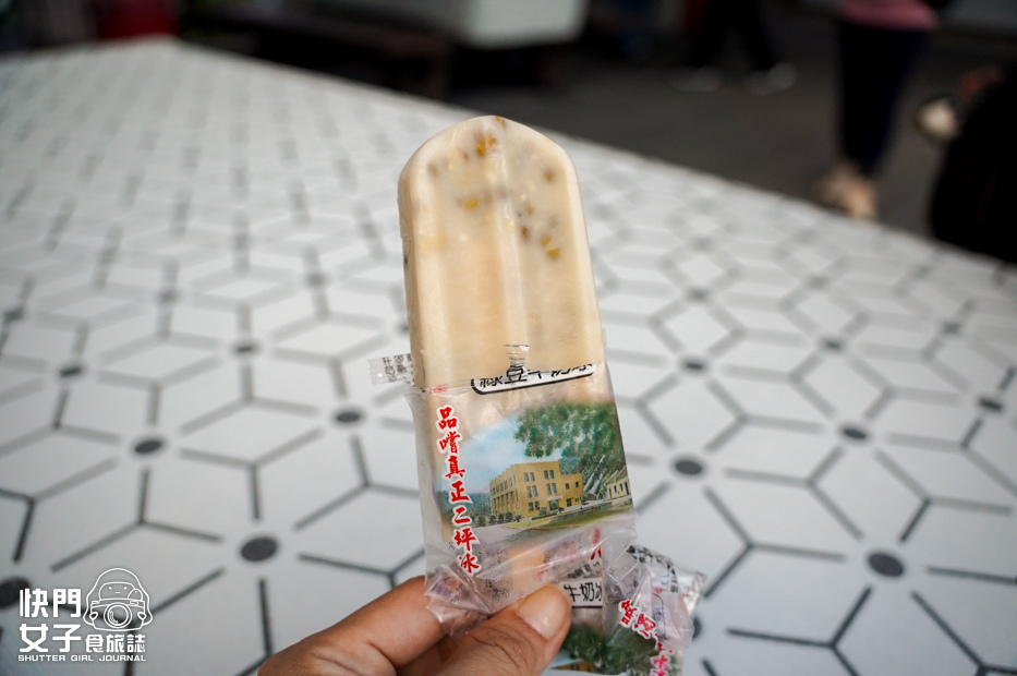 12南投水里台電福利社古早味二坪大觀冰二坪明潭店黃梅冰綠豆沙牛奶冰棒.jpg 12南投水里台電福利社古早味二坪大觀冰二坪明潭店黃梅冰綠豆沙牛奶冰棒.jpg