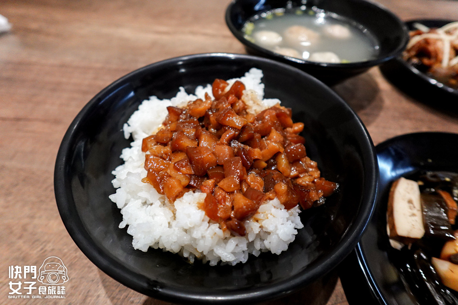 12三重宵夜美食康城傳統滷肉飯腿庫豬腳中段便當.jpg 12三重宵夜美食康城傳統滷肉飯腿庫豬腳中段便當.jpg