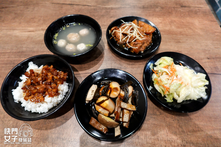 11三重宵夜美食康城傳統滷肉飯腿庫豬腳中段便當.jpg 11三重宵夜美食康城傳統滷肉飯腿庫豬腳中段便當.jpg