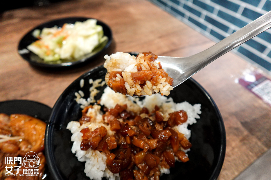 14三重宵夜美食康城傳統滷肉飯腿庫豬腳中段便當.jpg 14三重宵夜美食康城傳統滷肉飯腿庫豬腳中段便當.jpg