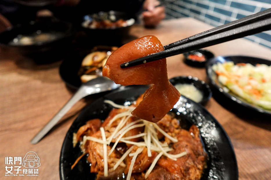 17三重宵夜美食康城傳統滷肉飯腿庫豬腳中段便當.jpg 17三重宵夜美食康城傳統滷肉飯腿庫豬腳中段便當.jpg