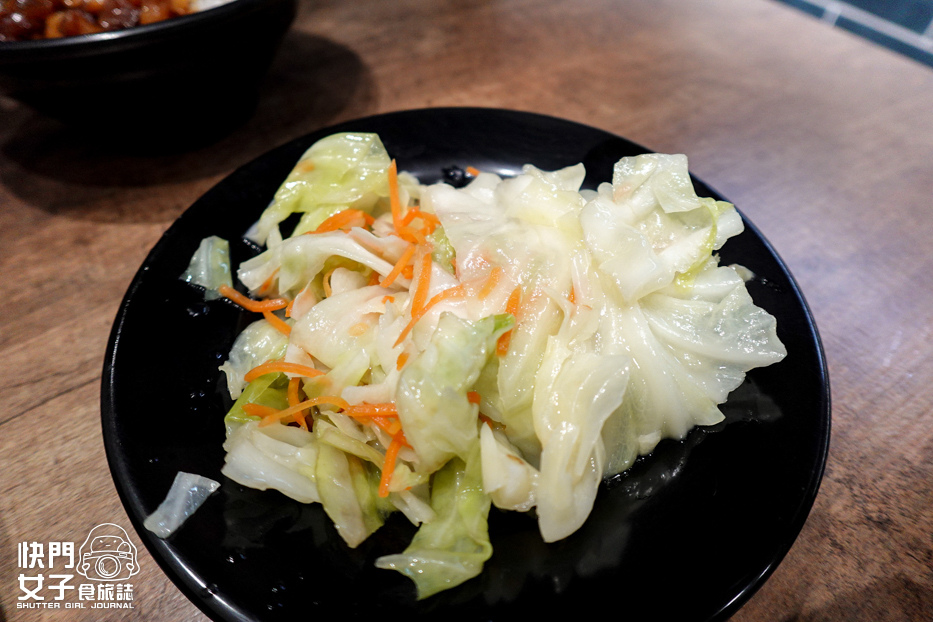 19三重宵夜美食康城傳統滷肉飯腿庫豬腳中段便當.jpg 19三重宵夜美食康城傳統滷肉飯腿庫豬腳中段便當.jpg